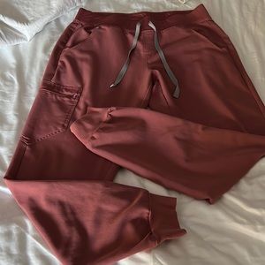 FIGS womens Zamora scrub pants in mauve, size medium